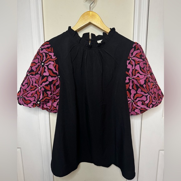 Entro Black Top Embroidered with Puff Sleeves M - Picture 2 of 6